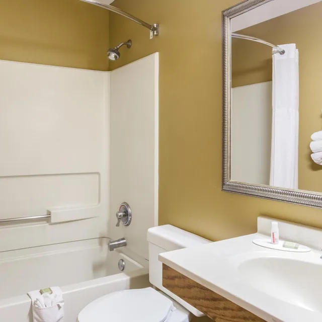 غرفة بسرير كوين للمدخنين، Super 8 By Wyndham Charlotte/Amusement Park Area 4/4