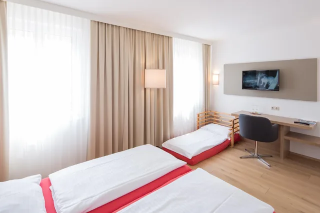 Panorama, Quadruple, Single Bed, Bathtub، Hotel Stadt Melk 1/1