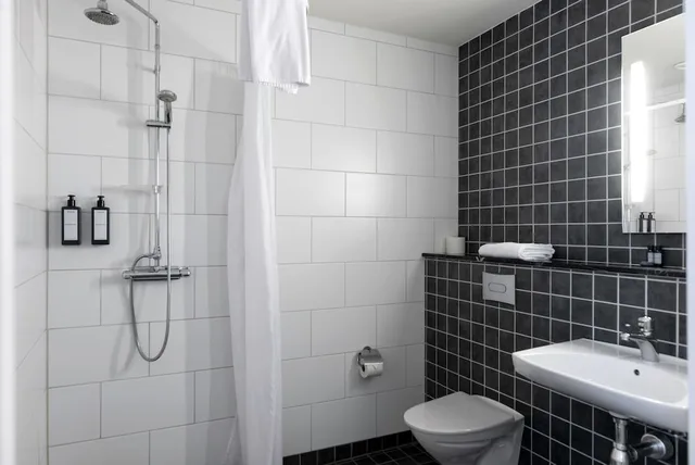 غرفة قياسية بسرير مزدوج أو سريرين منفصلين، Hotel Bishops Arms Koping 8/10