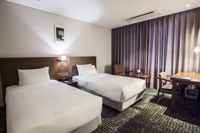جناح عائلي بسرير مزدوج وسريرين منفصلين بإطلالة على البحر، Grabel Hotel Jeju 1/5
