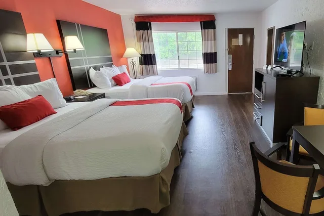 غرفة بسريرين كوين، Ramada by Wyndham Mountain Home 3/6