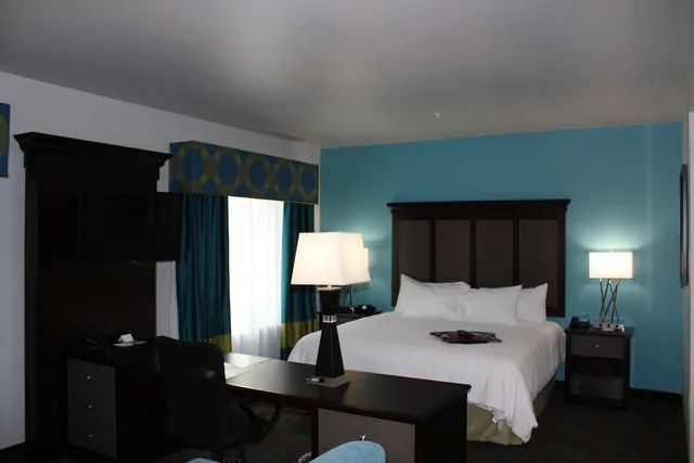 جناح استوديو بسرير كينج مع أريكة، Hampton Inn Cotulla 1/1
