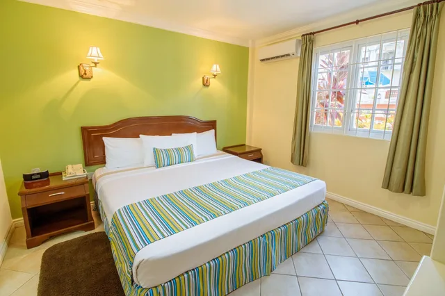 جناح بسرير كينج بغرفة نوم واحدة، Bay Gardens Hotel 1/4