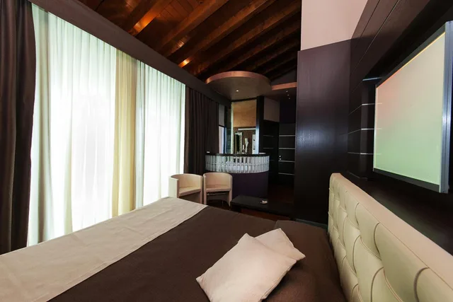 جناح بإطلالة على البحيرة بجاكوزي، Hotel Aurora 6/10