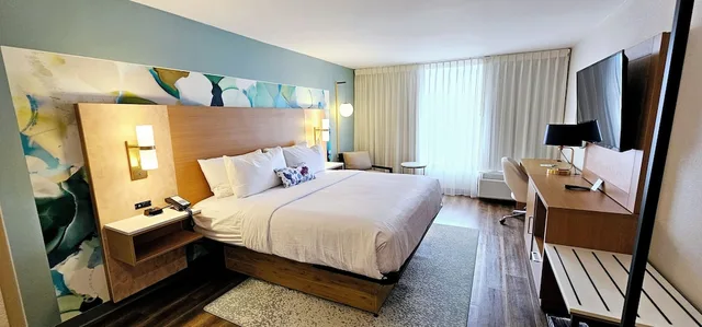 غرفة بسرير كينج لذوي الإعاقة، Wyndham Garden Atlanta Airport 5/7