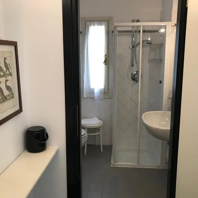 غرفة بسرير مزدوج أو سريرين منفصلين بإطلالة على البحر، Hotel Beau Rivage 8/9