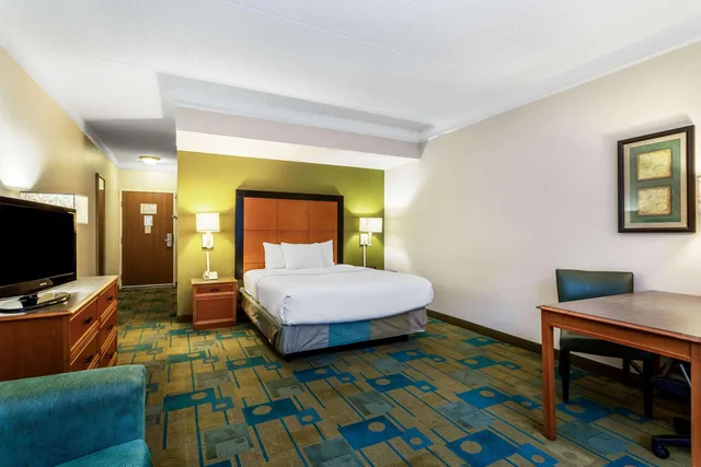 غرفة بسرير كوين، La Quinta Inn & Suites by Wyndham St. Pete-Clearwater Airpt 1/1