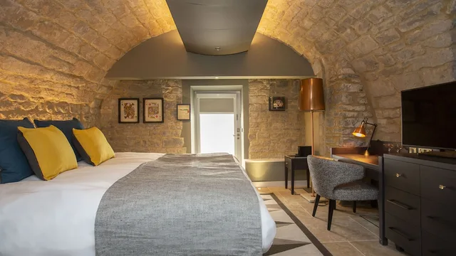 غرفة بريميوم بسرير كينج، HOTEL INDIGO BATH 5/10
