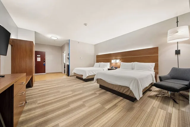 Standard, 2 Queen Beds, Extra Floor Space، Holiday Inn Express Hotel and Suites Trincity Trinidad Airport 3/4