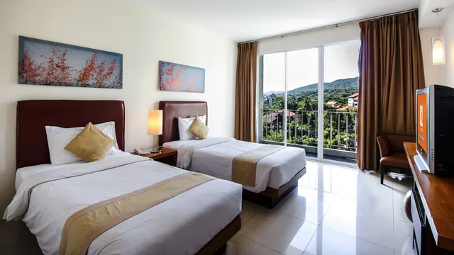 غرفة ديلوكس بسريرين منفصلين، B2 Premier Hotel & Resort 1/5