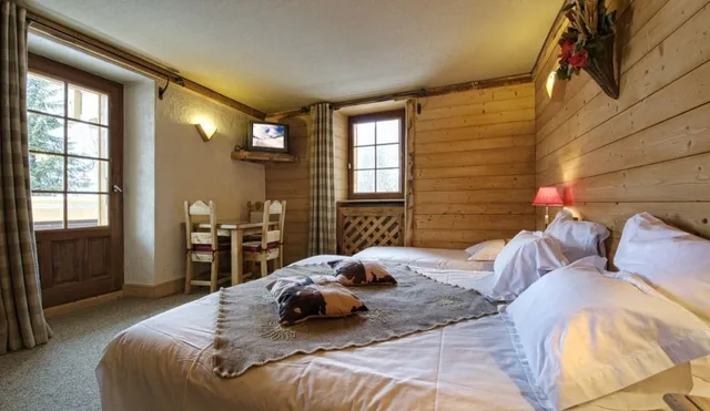 Superior, 1 Double and 1 Single Bed, ALP'HOTEL 1/2
