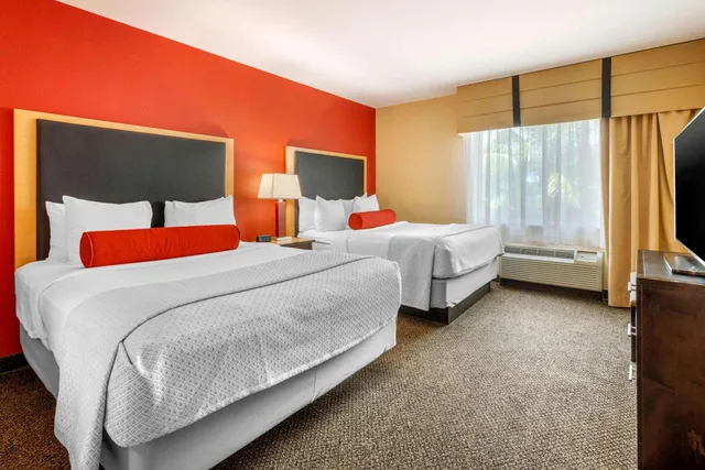 غرفة بسريرين كوين لذوي الإعاقة، Cambria Hotel Ft Lauderdale Airport South Cruise Port 1/10