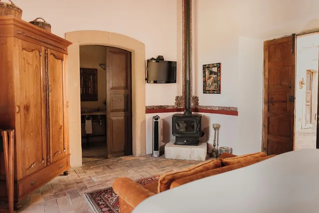 Junior Suite, King Bed, Private Bathroom, Courtyard Area، Hacienda Sepulveda Hotel Spa 9/10