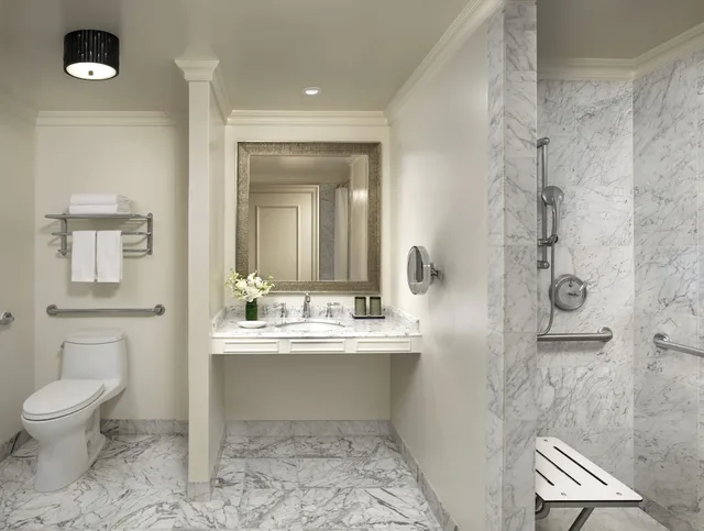 1 Bedroom, Renovated, Fairmont Gold, Gold, Suite, King Bed, Lounge Access, Accessible، Fairmont Orchid 2/2