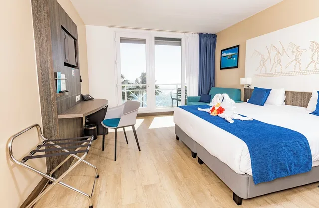 Superior, Queen Bed, Lagoon View, Sofa، Hotel Beaurivage 7/10