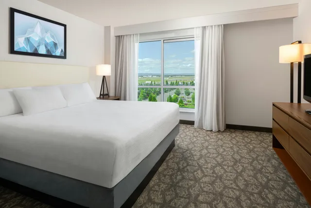 Hospitality, Suite, King Bed، Embassy Suites by Hilton Portland Airport 1/2