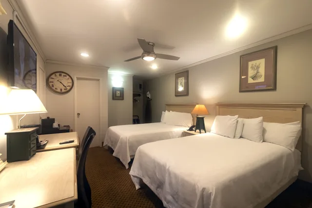 غرفة تقليدية بسريرين مزدوجين، Atrium Inn 2/4