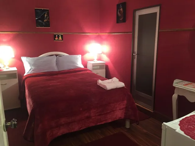 غرفة حصرية بسرير كوين بشرفة، Gran Copacabana Hostal 1/2
