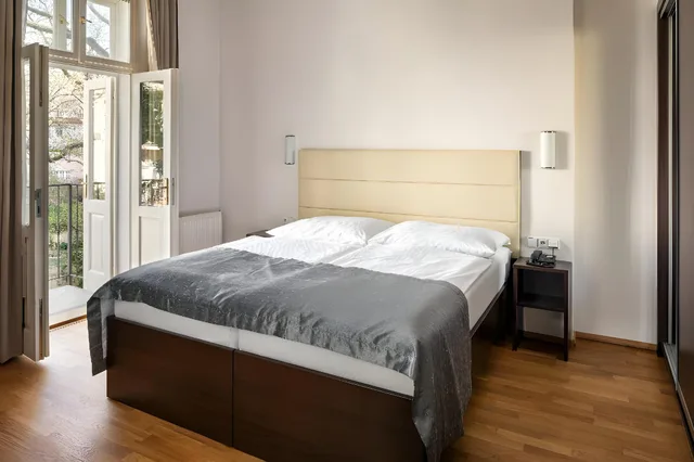 غرفة سوبيريور ثلاثية بسرير كوين وسرير فردي، Unique Hotel Prague 1/2