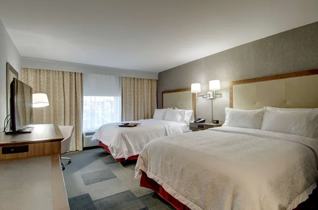 غرفة بسريرين كوين، Hampton Inn And Suites Springfield Downtown 1/4