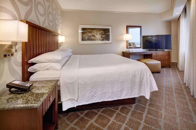 2 Bedrooms, 3 Rooms, Suite, 2 King Beds, Sofa, Living Area، Embassy Suites by Hilton San Diego La Jolla 2/3