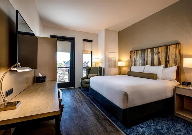 غرفة بسرير كينج لذوي الإعاقة، Hotel Maverick 1/2