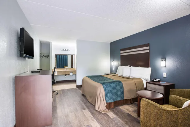 غرفة بسرير كوين للمدخنين، Rodeway Inn Hammonton Nj 2/2