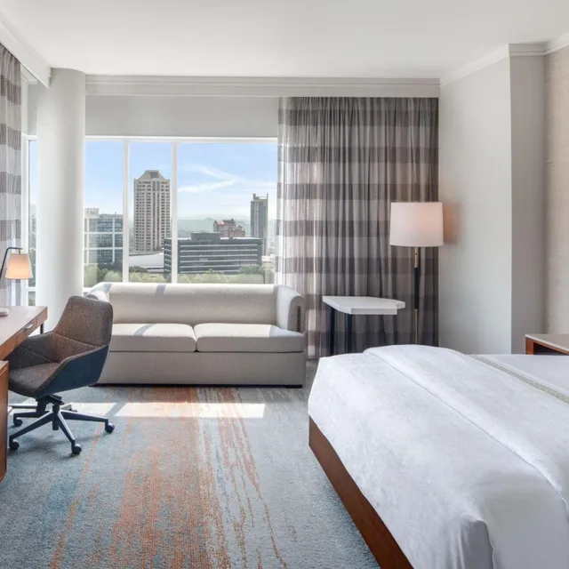 Guest Room, King Bed, Club Floor, Concierge Level, Corner، The Westin Buckhead 2/8