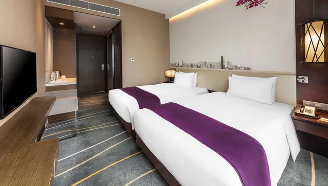 Room, Twin Beds, Garden View, Hilton Garden Inn Hong Kong Mongkok 2/4