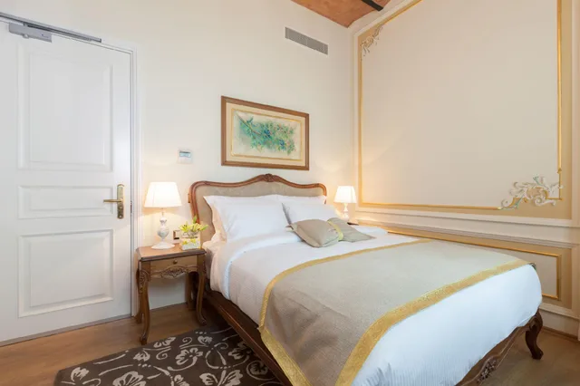 Connecting, Pera Parma Hotel 2/3