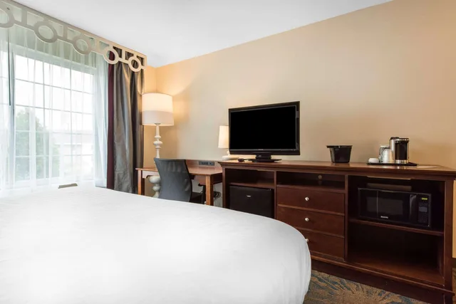 Suite, King Bed, Best Western Erie Inn & Suites 4/5