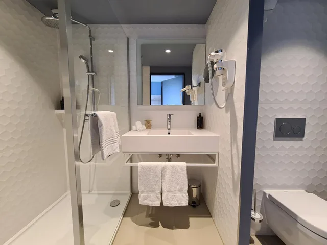 غرفة كلاسيكية بسرير كوين مع أريكة، Mercure Hotel Delemont 9/10