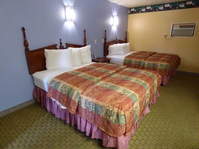 جناح بسريرين كوين، Coronada Inn and Suites 2/3