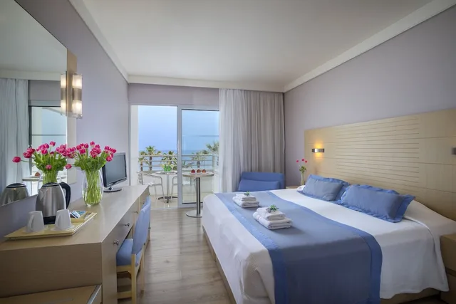 غرفة بسرير مزدوج أو سريرين منفصلين بإطلالة على البحر، Louis Ledra Beach 4/5