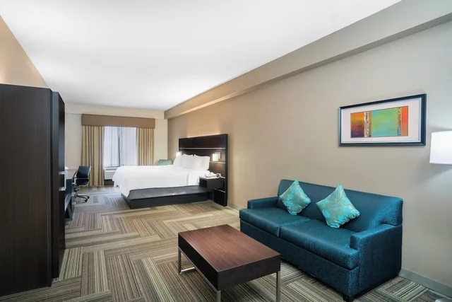 Suite, King Bed, Sofa, Holiday Inn Express Hotel Suites Ashland 2/4