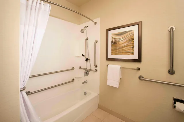 غرفة بسريرين كوين، Courtyard Lufkin 4/4