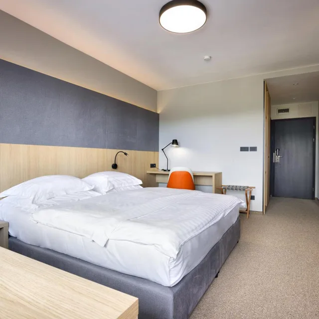Room, King Bed, Lake Side، Hotel Kompas 1/5