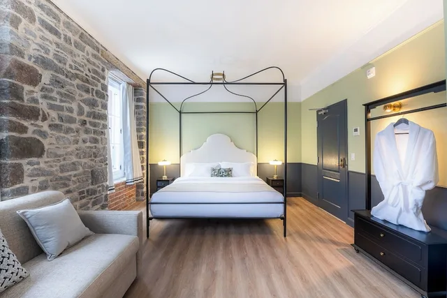 جناح جونيور بسرير كوين مع أريكة، Acadia Hotel 1/9