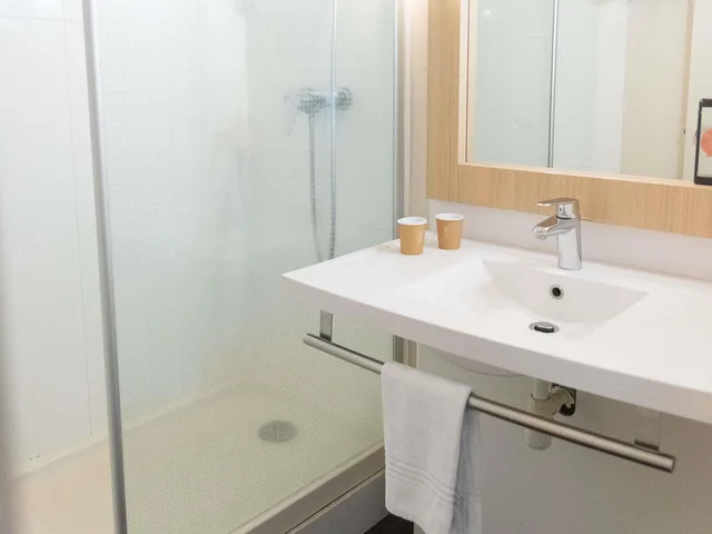 غرفة قياسية بسرير مزدوج، IBIS STYLES CHINON 6/10