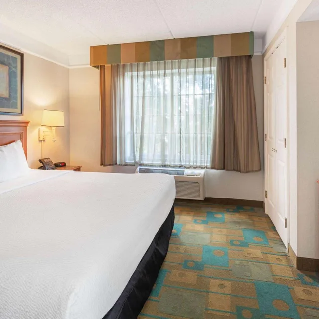 جناح بسرير كينج بغرفة نوم واحدة، La Quinta Inn & Suites by Wyndham Ft. Lauderdale Plantation 2/4