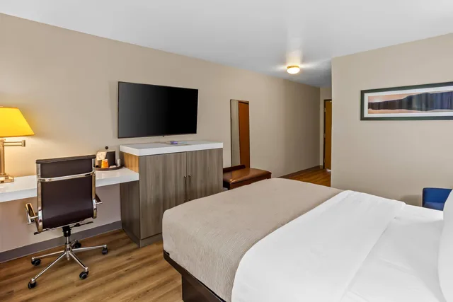 غرفة بسرير مزدوج لذوي الإعاقة، Quality Inn Port Orchard, WA 3/7