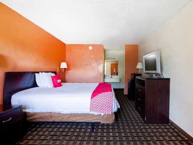 غرفة بسرير كينج للمدخنين، OYO Hotel Pensacola I-10 & Hwy 29 4/8