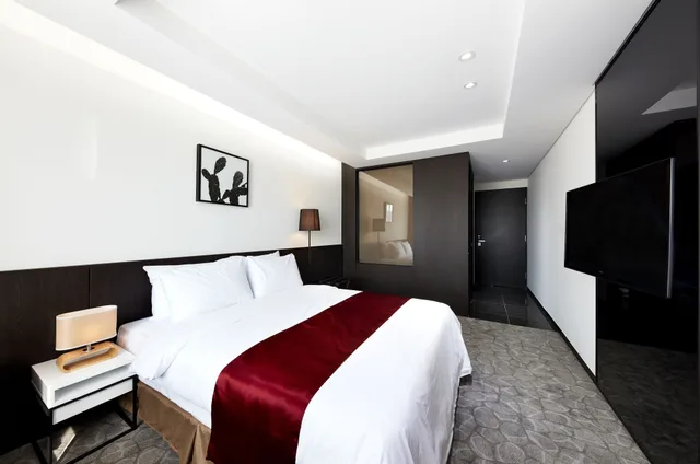 غرفة ديلوكس بسرير مزدوج، Ramada by Wyndham Yongin 3/9