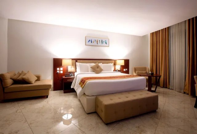 جناح تنفيذي بسرير كوين، Johnwood Hotel by Bolton 2/3