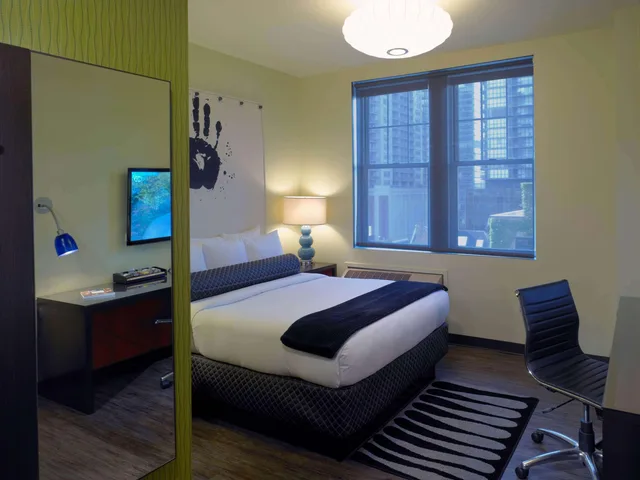 غرفة بسرير مزدوج بإطلالة على المدينة، ACME Hotel Chicago, Outset Collection by Hilton 1/2