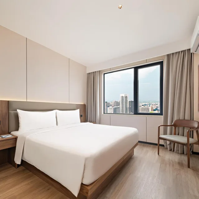 غرفة ديلوكس بسرير مزدوج، Model J Hotel Jakarta Central Park 1/4