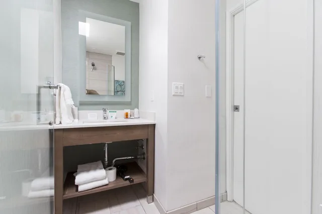 غرفة بسرير كوين، Royal Palace Westwood 4/5