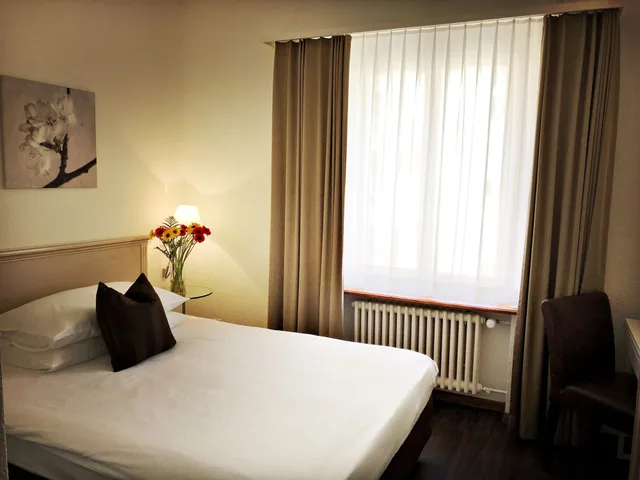 Room, Single, Neufeld Hotel 6/9