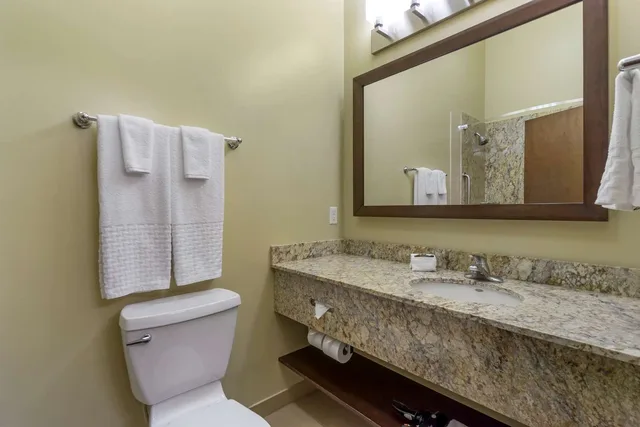 غرفة بسريرين كوين بحوض استحمام لذوي الإعاقة، Best Western Plus Lacey Inn & Suites 4/4