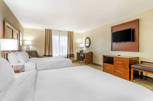 غرفة قياسية بسريرين كوين، Comfort Inn And Suites 2/3